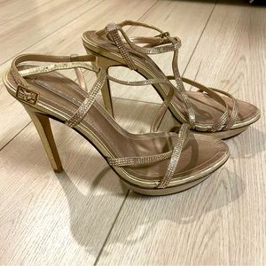 🌟 Pelle Moda gold high heels 🌟